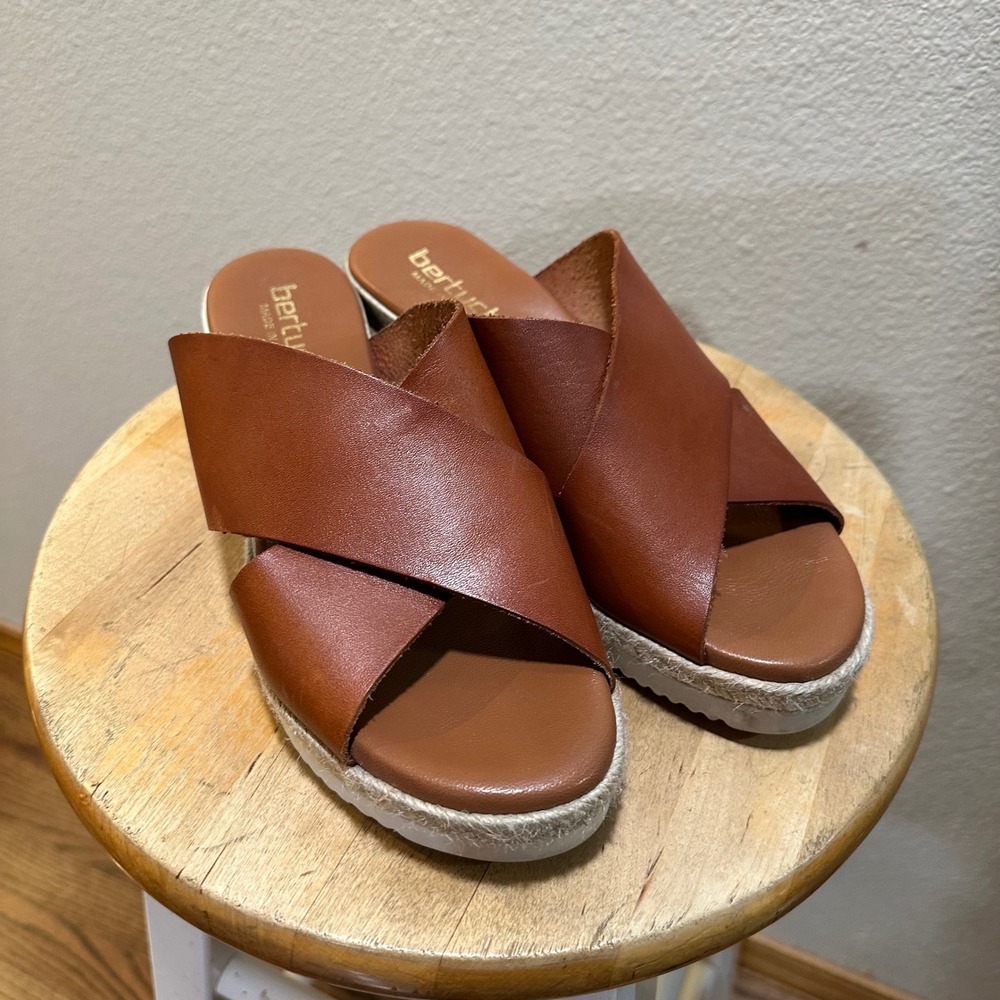 Bertuchi Made in Spain Leather Criss Cross Wedge Platform Sandals Brown